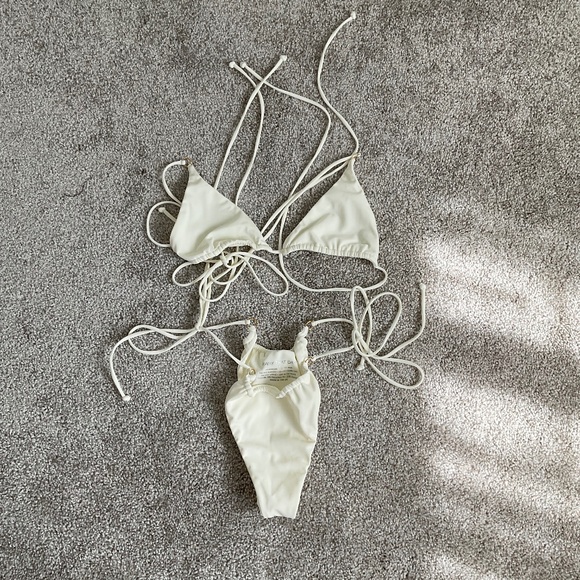 Away that day bikini set - Picture 1 of 1